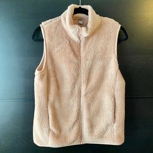 Uniqlo Fluffy Yarn Fleece Vest Baby Pink Size M